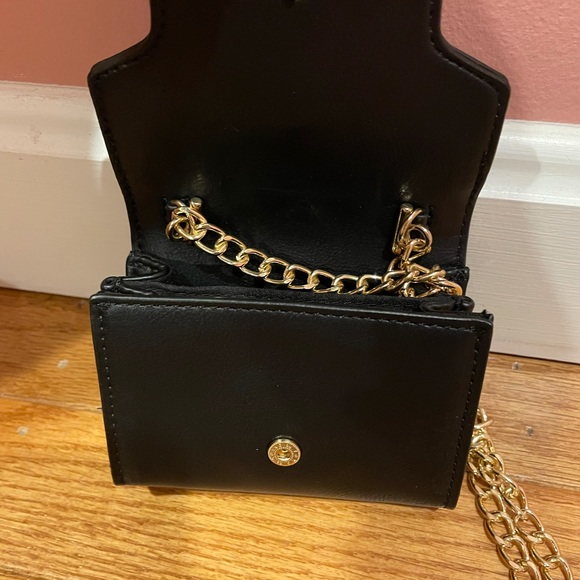 Forever 21 Handbags - Forever 21 Horseshoe Cardholder WOC